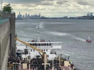New York Boat Explosion: One Dead as Boat Explodes on Hudson River During NYC Fleet Week (Watch Video)