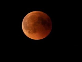 Blood Moon Total Lunar Eclipse 2025: Partial Phase Begins; Chandra Grahan Will Be Visible in Mumbai, Delhi, Bengaluru and Hyderabad (Watch Videos)